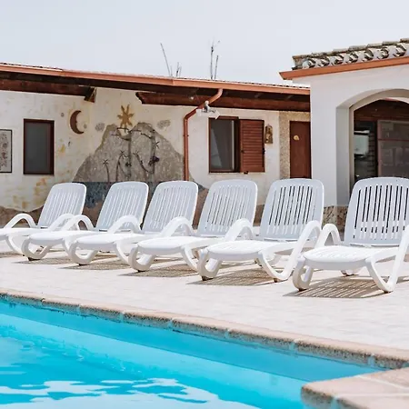 בית נופש Hollywood Con Piscina Quartu SantʼElena