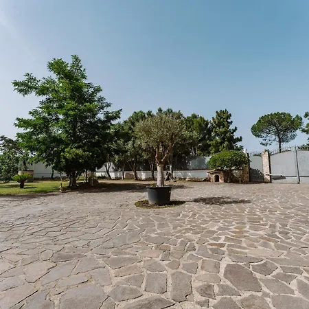 Hollywood Con Piscina בית נופש Quartu SantʼElena