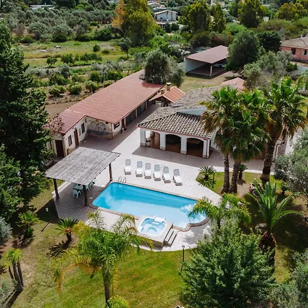 בית נופש Hollywood Con Piscina Quartu SantʼElena
